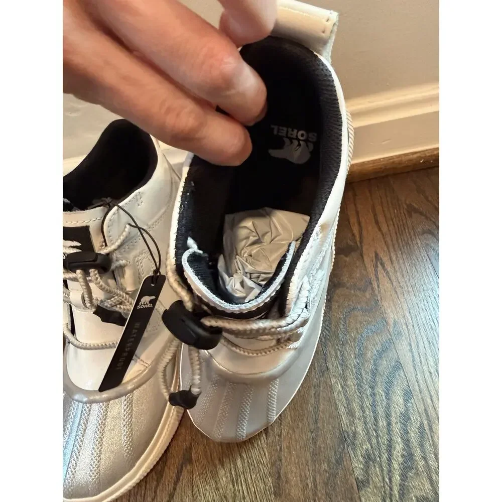 Sorel Out N About Waterproof Booties white silver Youth Sz 6 NWT